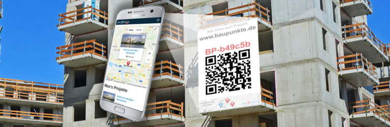 Plakat auf Baustelle mit Baustellenschild QR-Code