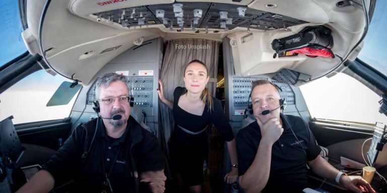 Pilot und Copilot symbolisiert IPA mit Projektsteuerung