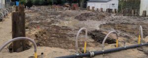 Grundstück mit eingebauten Lanzen zum Pumpen von Grundwasser